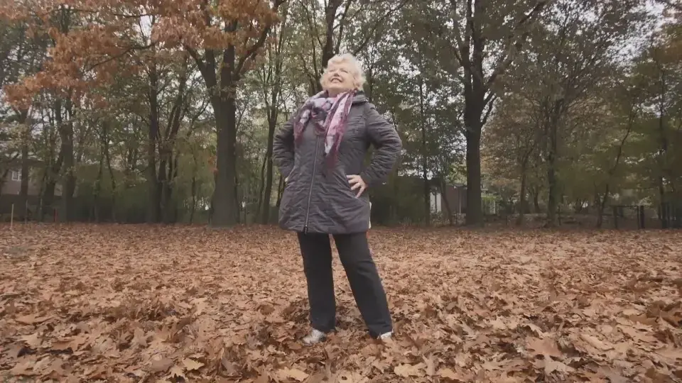 Teaserbild zum Eintrag 'Übung für Rumpf und Kopf – Beckenkreisen'