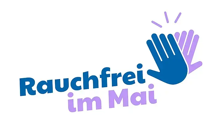 Zu sehen ist das Logo von "Rauchfrei im Mai", Ein Schriftzug in blau und lila und zwei Hände, die sich zu einem High-Five zuklatschen.