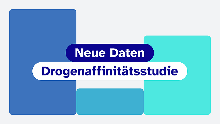 Visualisierung von einem Balkendiagramm in 3 verschiedenen Blautönen. Text im Bild: Neue Daten Drogenaffinitätsstudie 