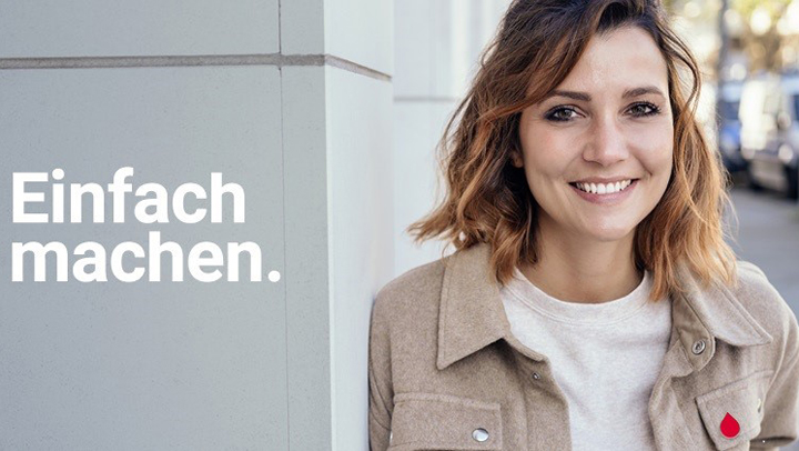 Junge Frau mit Slogan Einfach machen